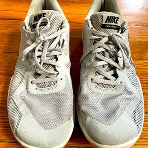 Nike Men's Flex Experience Run 9 4e Shoe size 11